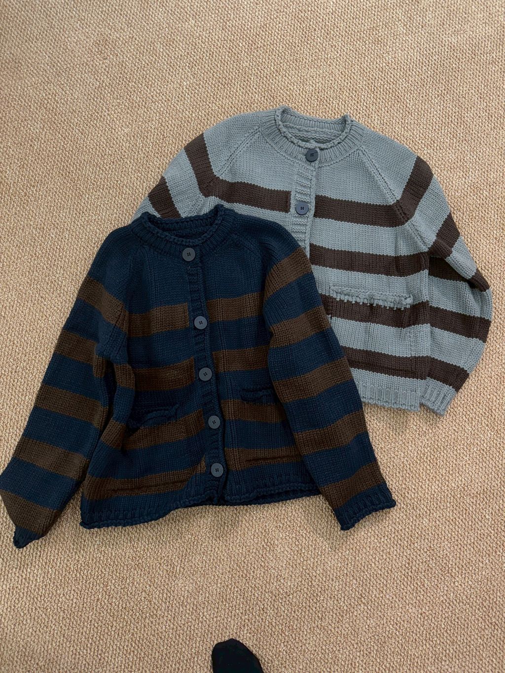 LINE_ALBUM_大條紋針織外套_251208_1