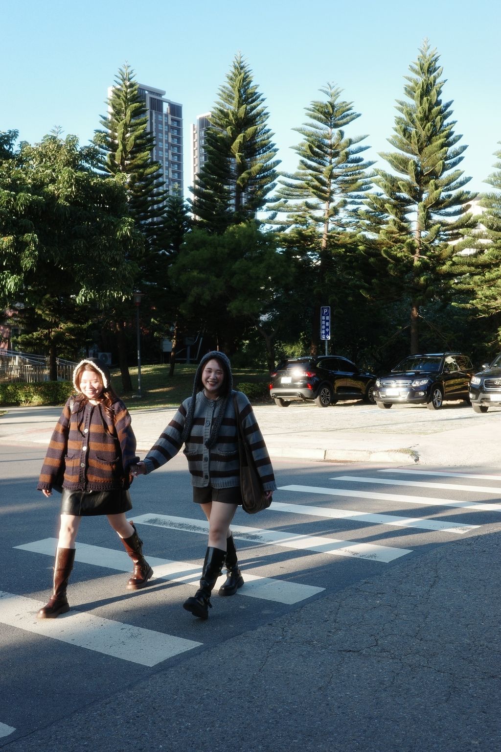 LINE_ALBUM_大條紋針織外套_251208_27