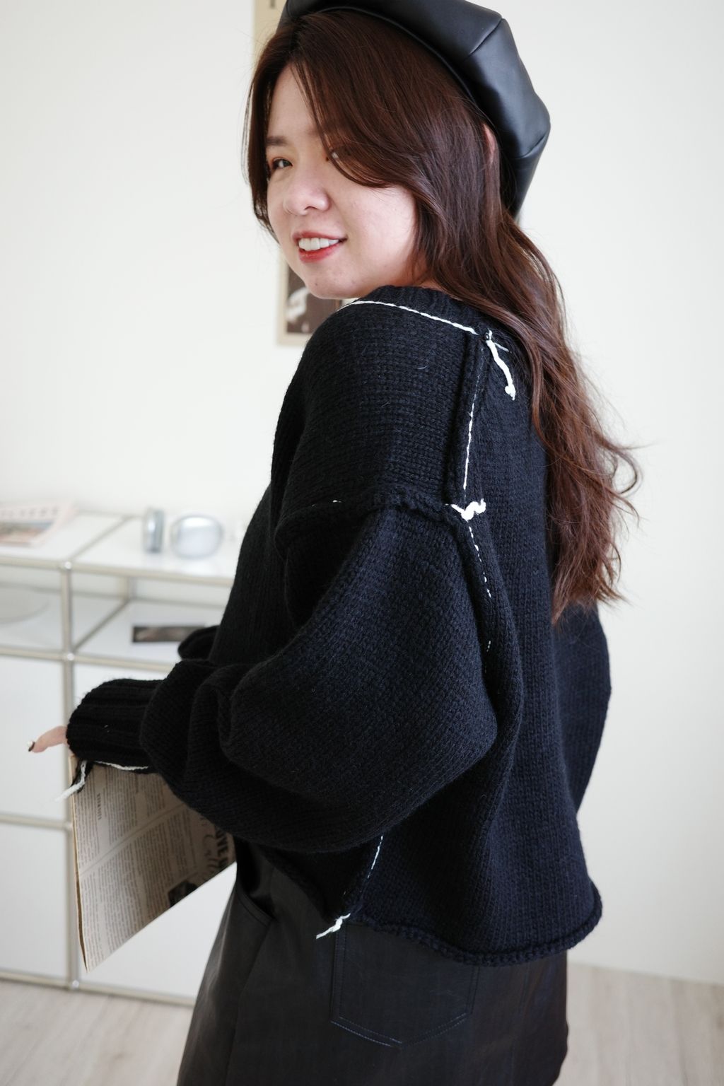LINE_ALBUM_線條短版毛衣_251208_3