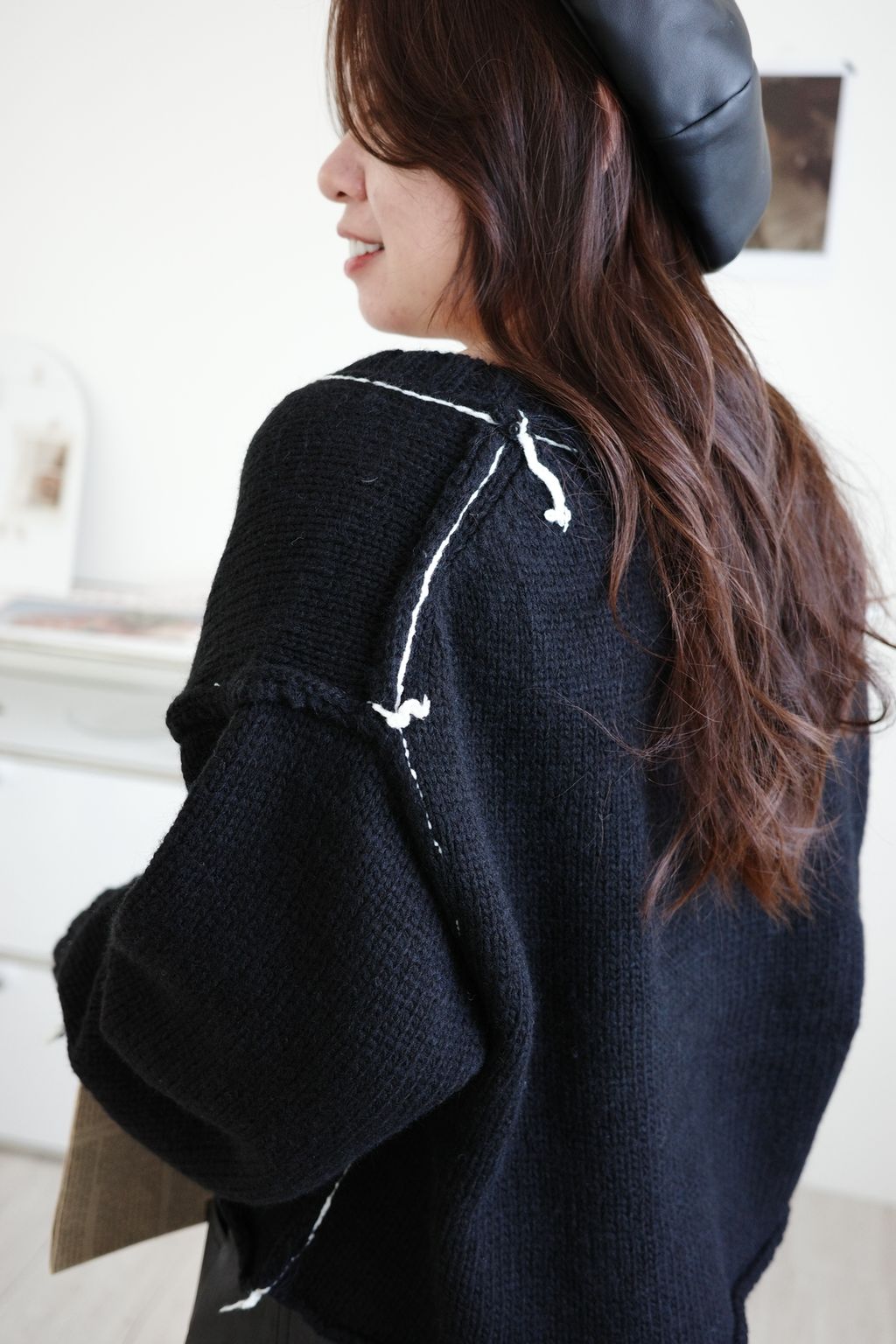 LINE_ALBUM_線條短版毛衣_251208_4