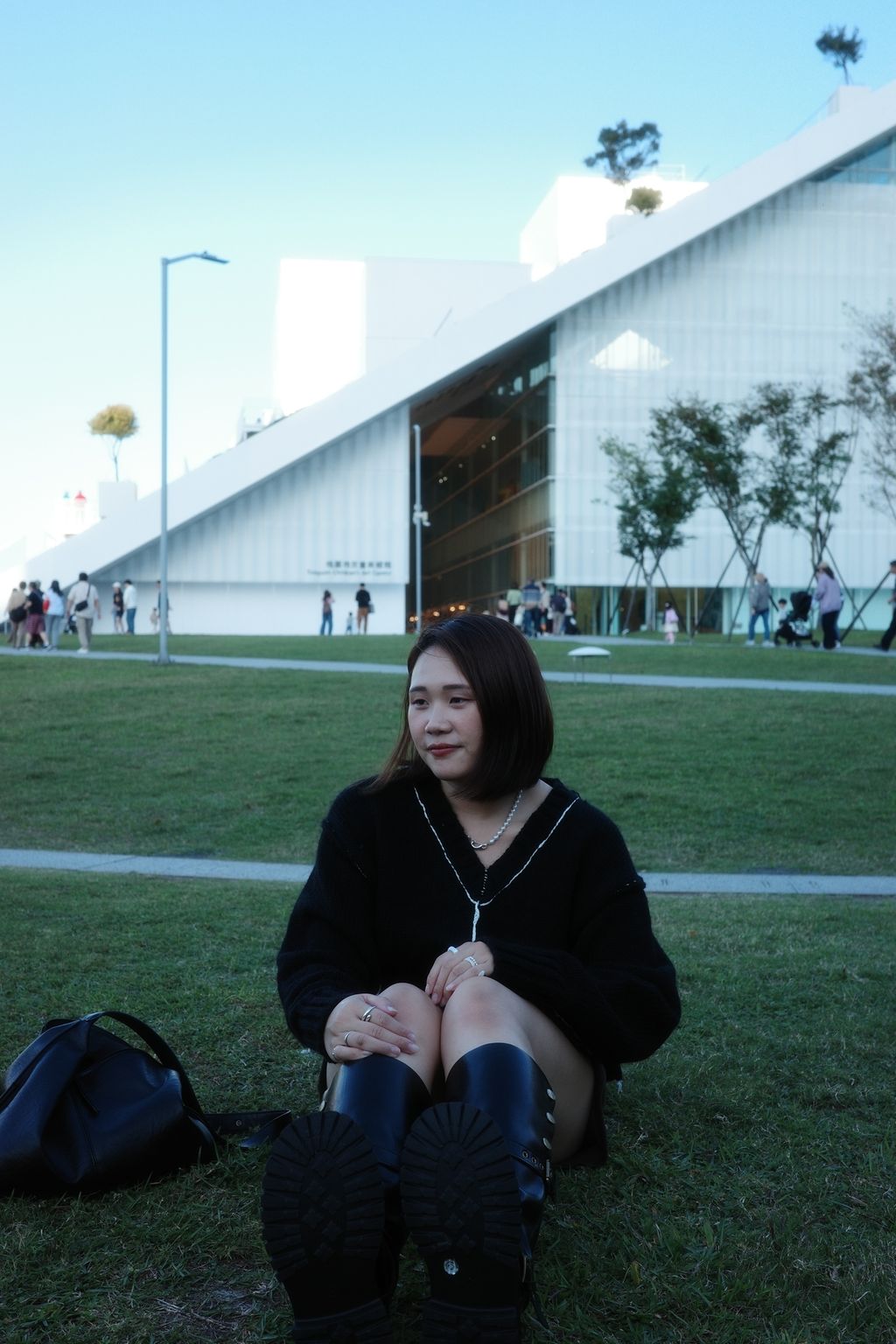 LINE_ALBUM_線條短版毛衣_251208_22