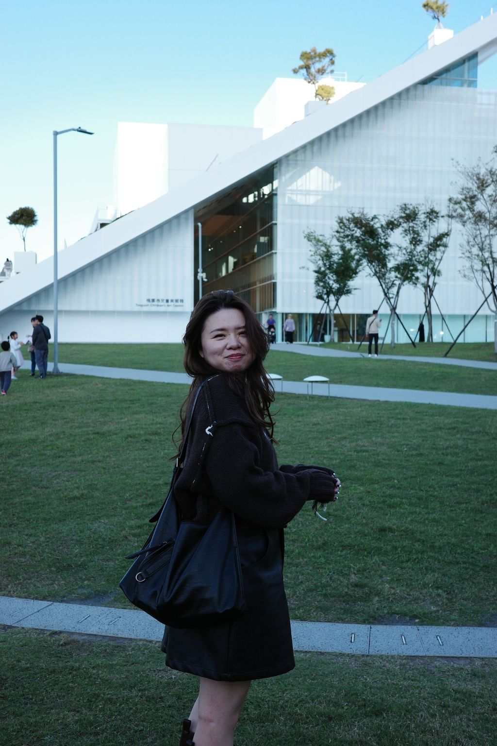 LINE_ALBUM_線條短版毛衣_251208_18