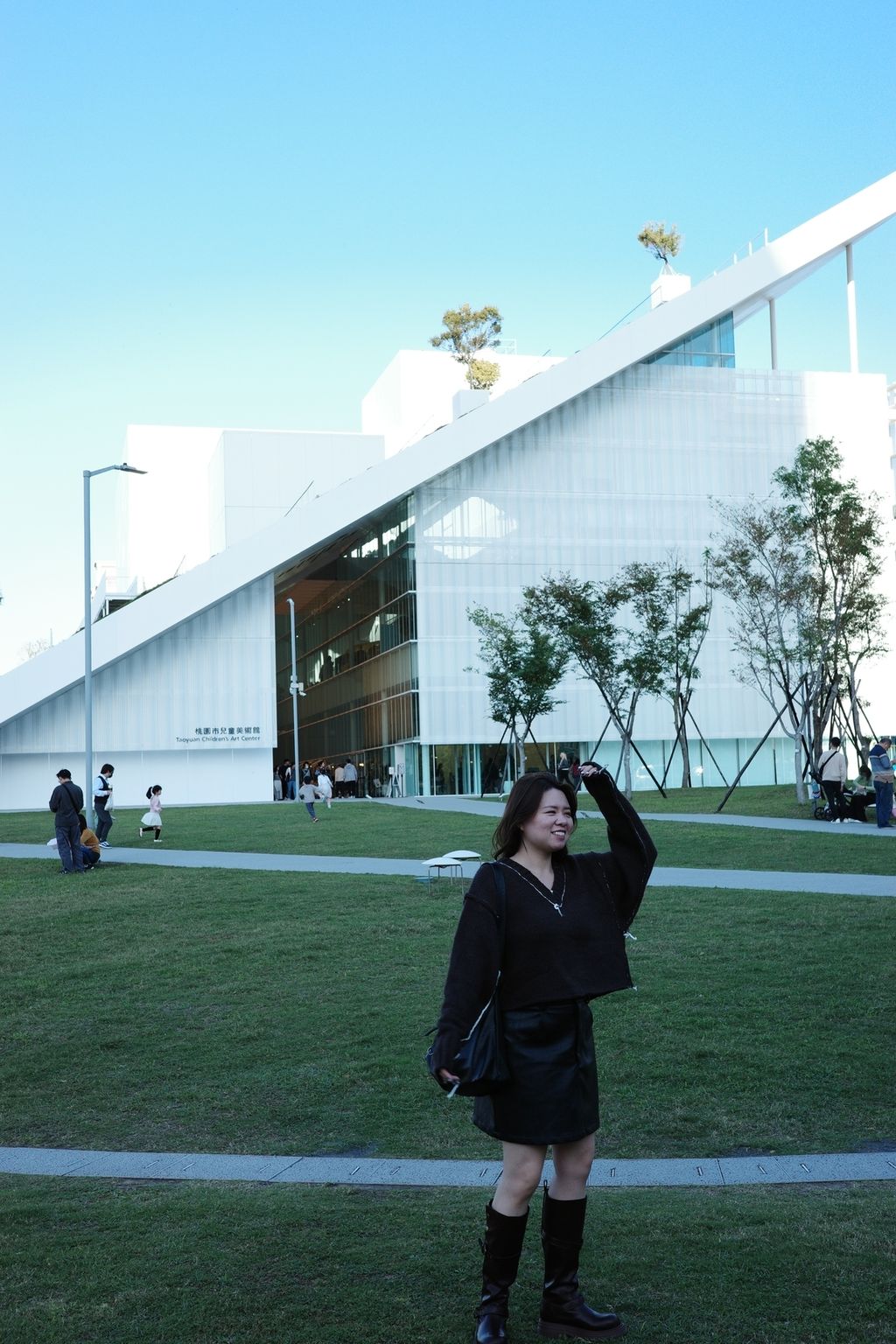 LINE_ALBUM_線條短版毛衣_251208_19