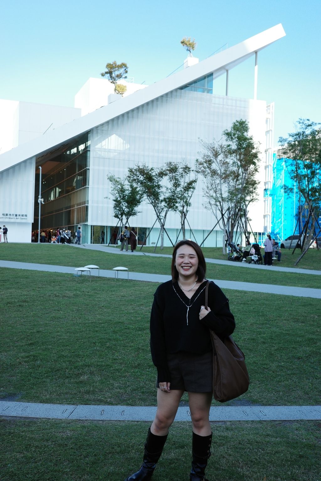 LINE_ALBUM_線條短版毛衣_251208_16