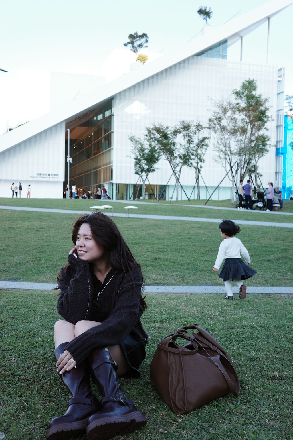 LINE_ALBUM_線條短版毛衣_251208_20