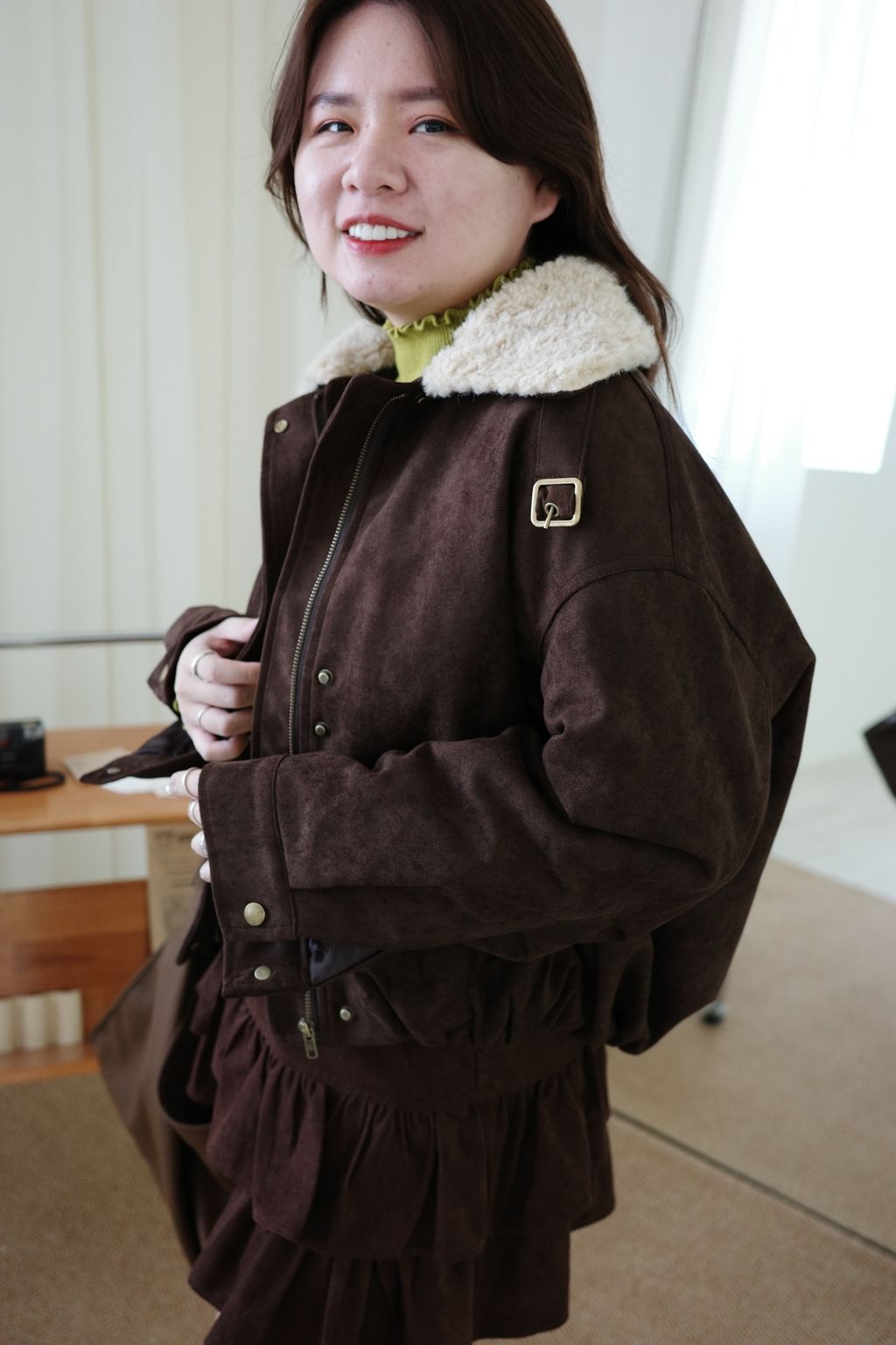 LINE_ALBUM_毛毛領麂皮鋪棉外套_251208_5