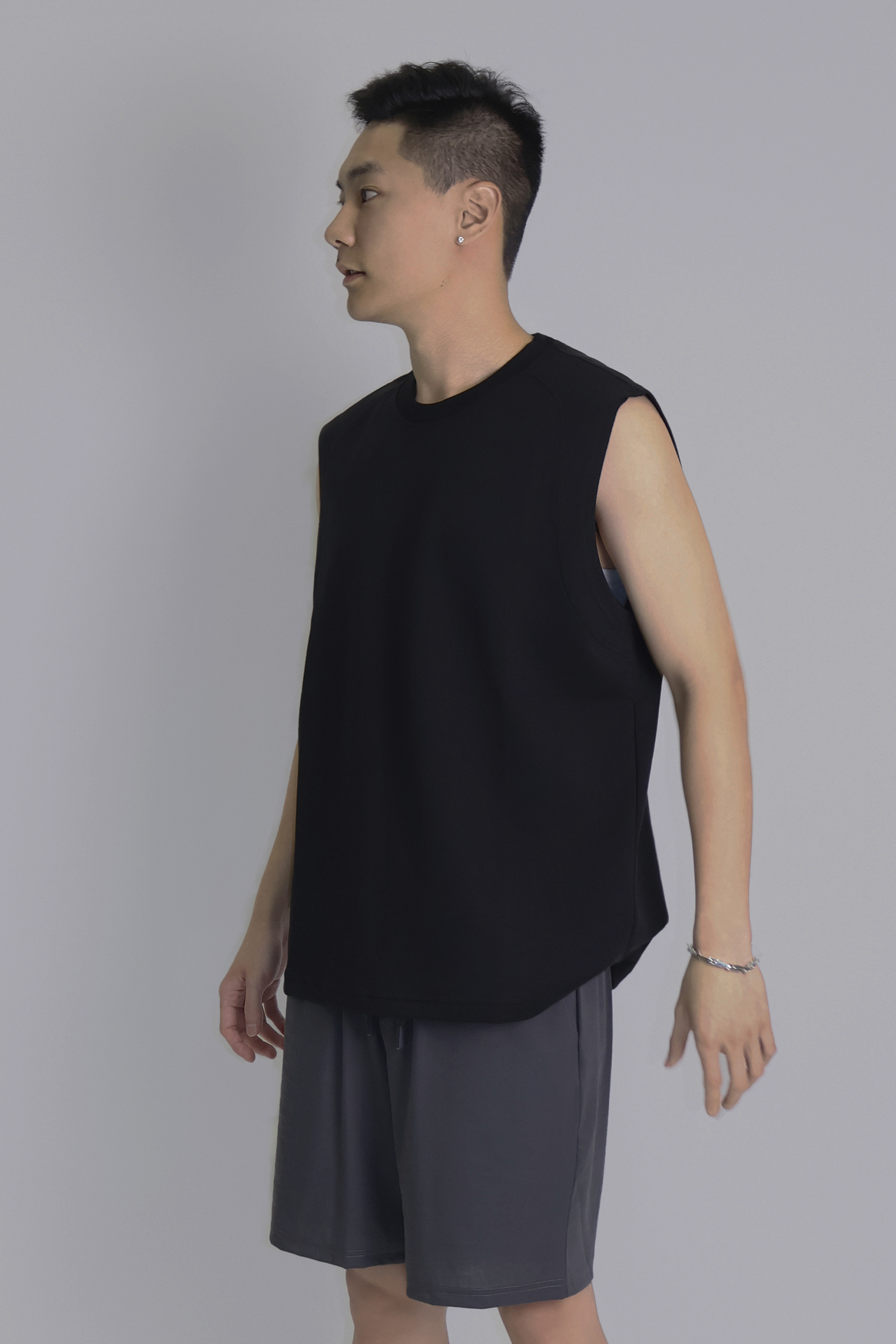 IMG_1346剪裁寬肩背心-h