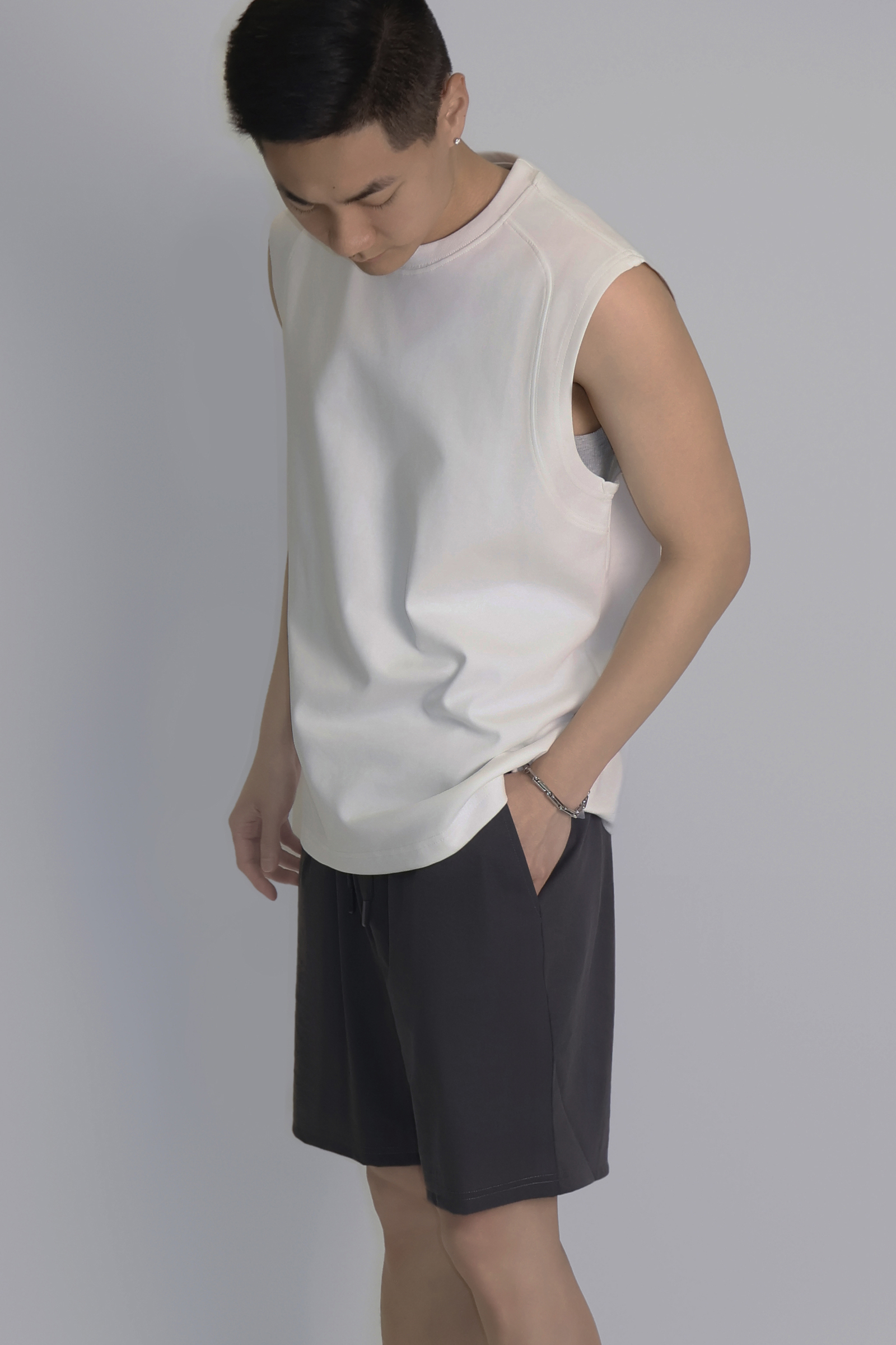 IMG_1328剪裁寬肩背心-h