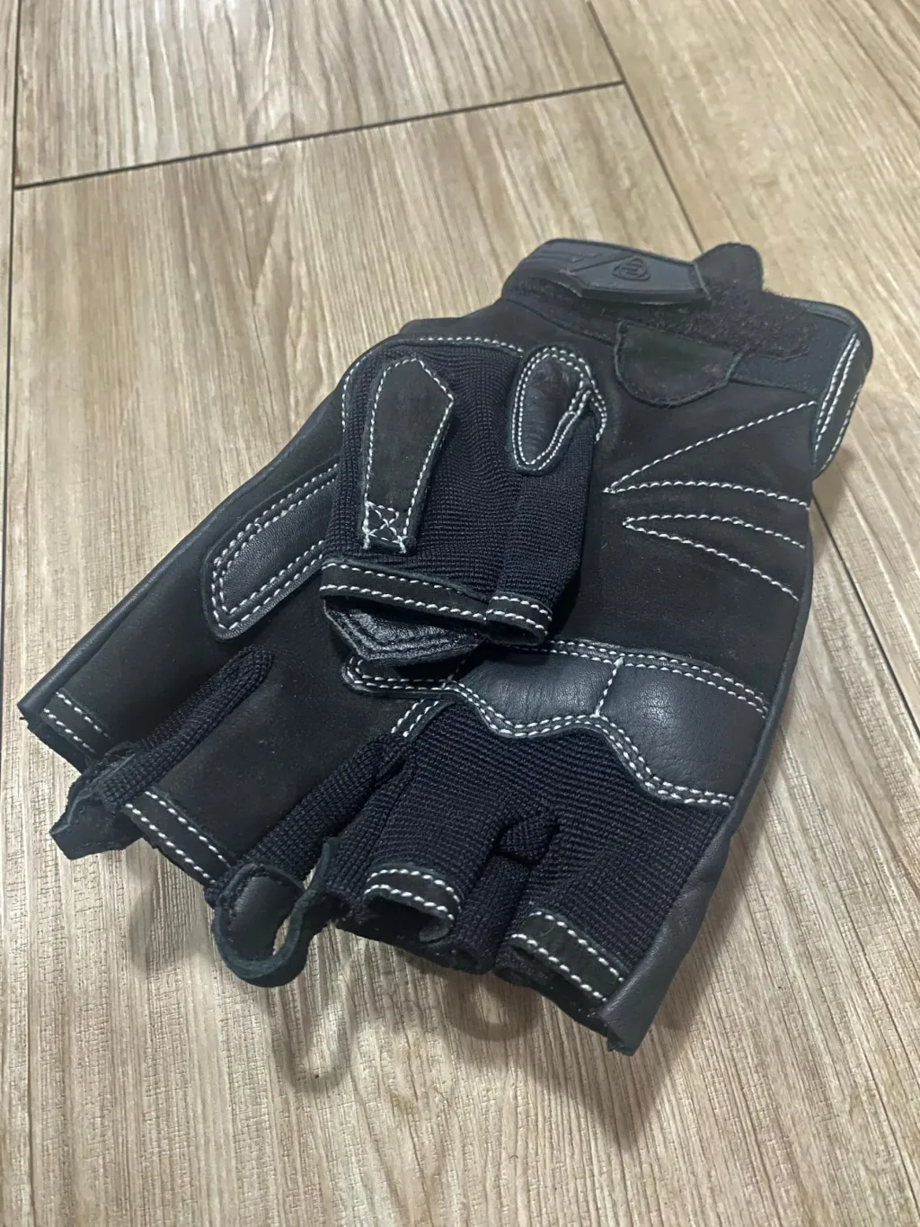 glove - iz-570 blkg