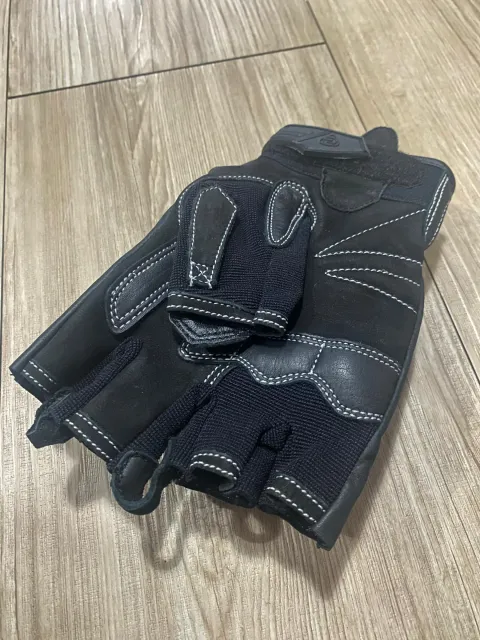 glove - iz-570 blkg