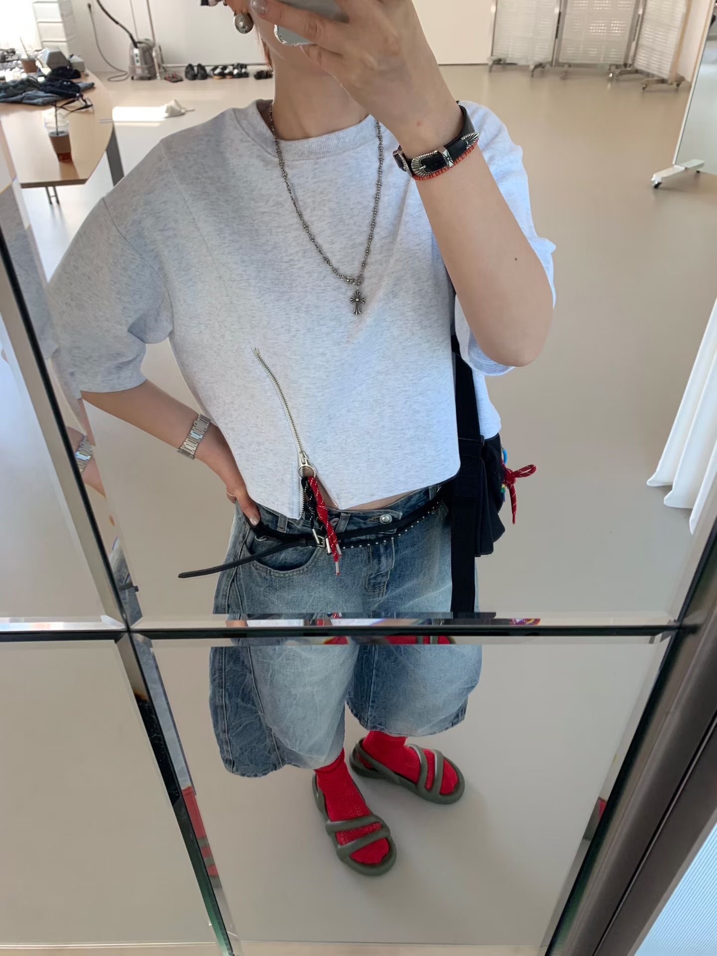 淺灰