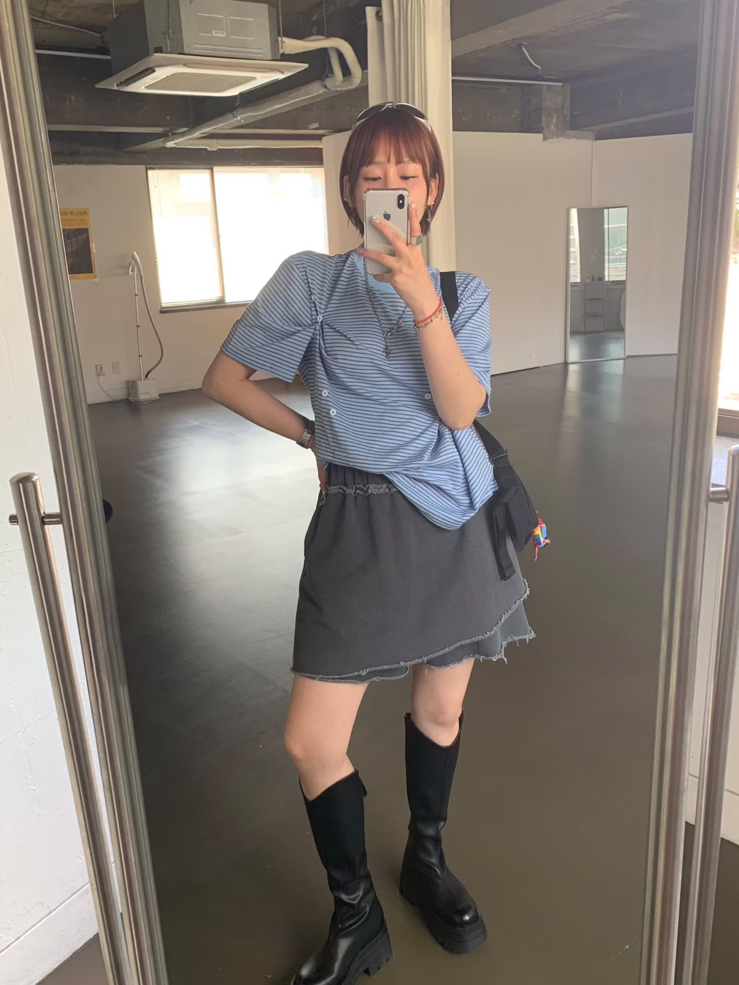 深灰