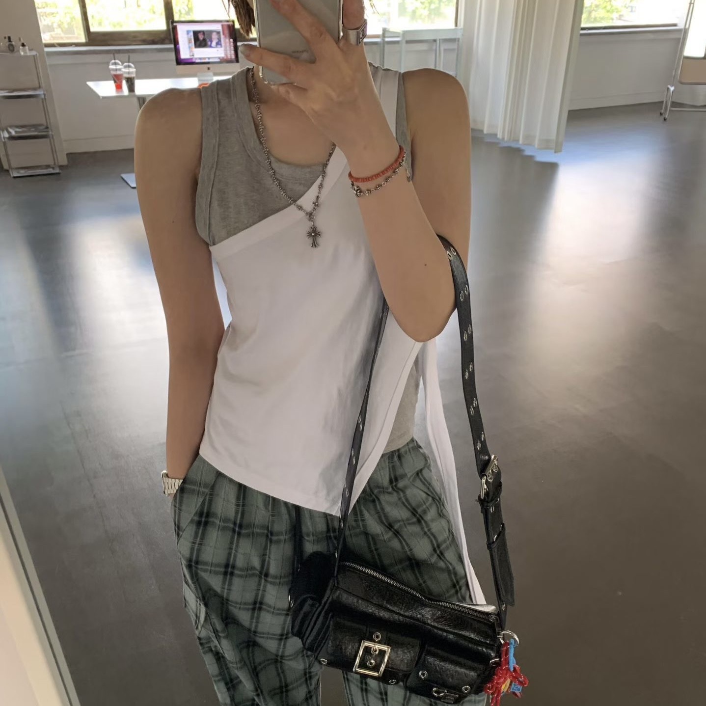 白