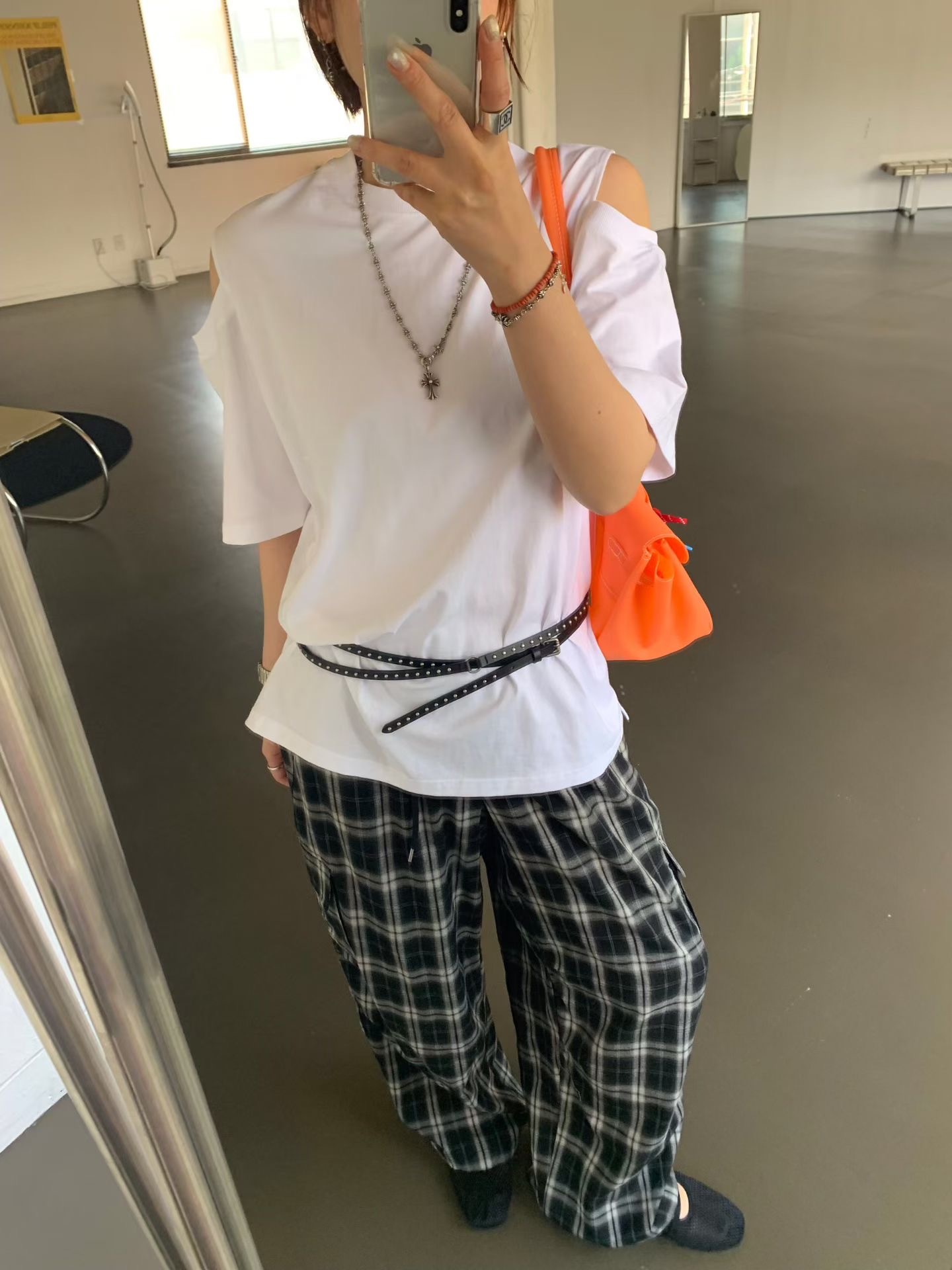 白