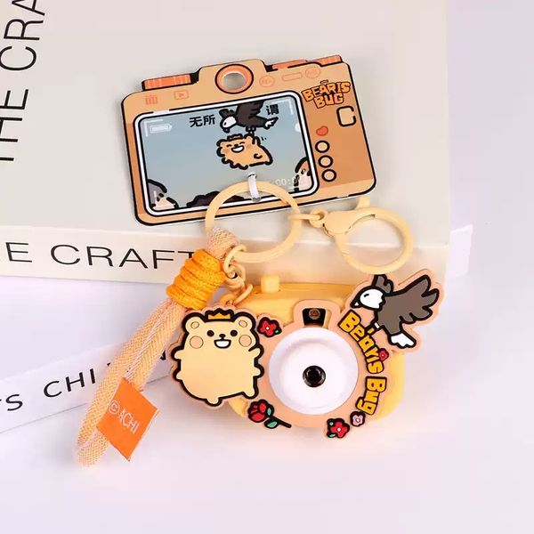  小熊蟲來囉 小熊蟲 投影相機 鑰匙扣 小公仔 娃娃 掛飾 擺件 手辦 鑰匙扣 小掛娃｜嗨寶好選物