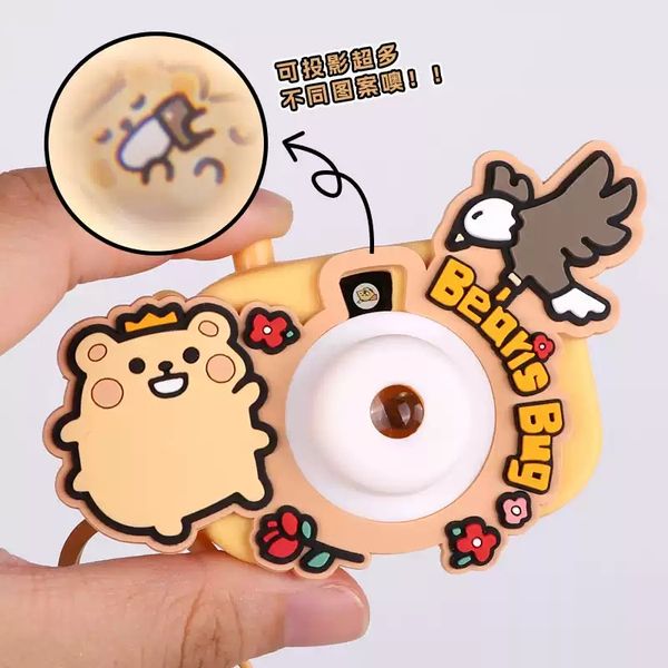  小熊蟲來囉 小熊蟲 投影相機 鑰匙扣 小公仔 娃娃 掛飾 擺件 手辦 鑰匙扣 小掛娃｜嗨寶好選物
