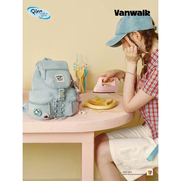 Pingu 企鵝家族 企鵝出遊系列 休閒 雙肩包 翻蓋 輕便背包 書包 後背包｜嗨寶好選物