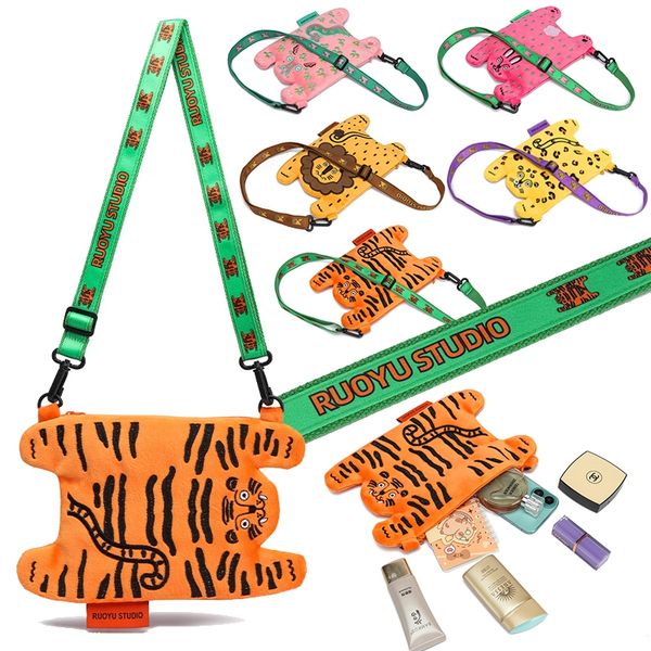 若愚工坊 可愛動物系列 斜背包 小背包 小包 零錢包 盲盒 手伴 公仔 擺件 扭蛋 收藏品｜嗨寶好選物