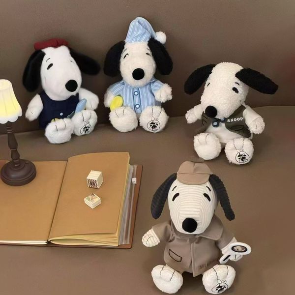Peanuts｜snoopy｜史努比｜花生漫畫 75周年｜史努比坐姿公仔｜ 桌面擺件 公仔 毛絨玩偶｜嗨寶好選物