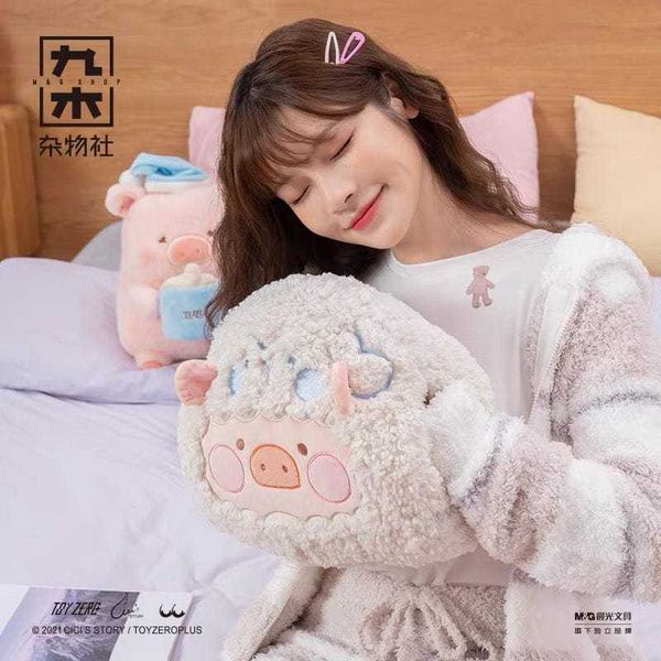 LuLu豬 罐頭豬 揣手手毛絨靠枕｜｜盲盒 公仔 擺件 收藏品 玩偶｜嗨寶好選物