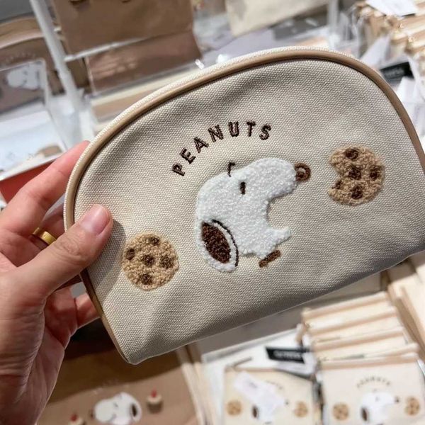 Snoopy 史努比 刺繡化妝包 卡通紙巾包 收納袋 文具筆袋 帆布手提包 多功能｜嗨寶好選物