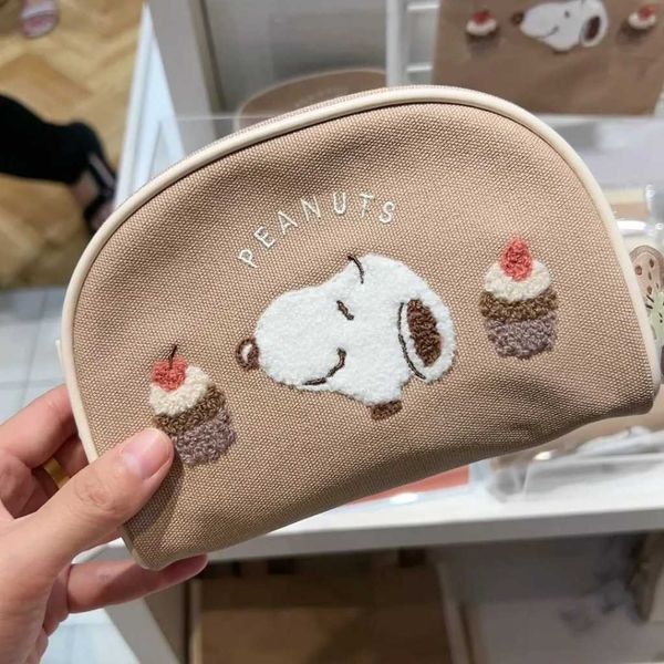 Snoopy 史努比 刺繡化妝包 卡通紙巾包 收納袋 文具筆袋 帆布手提包 多功能｜嗨寶好選物