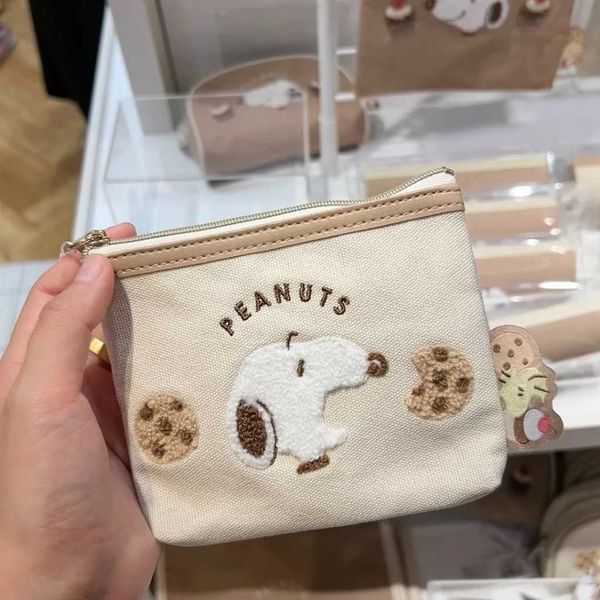 Snoopy 史努比 刺繡化妝包 卡通紙巾包 收納袋 文具筆袋 帆布手提包 多功能｜嗨寶好選物