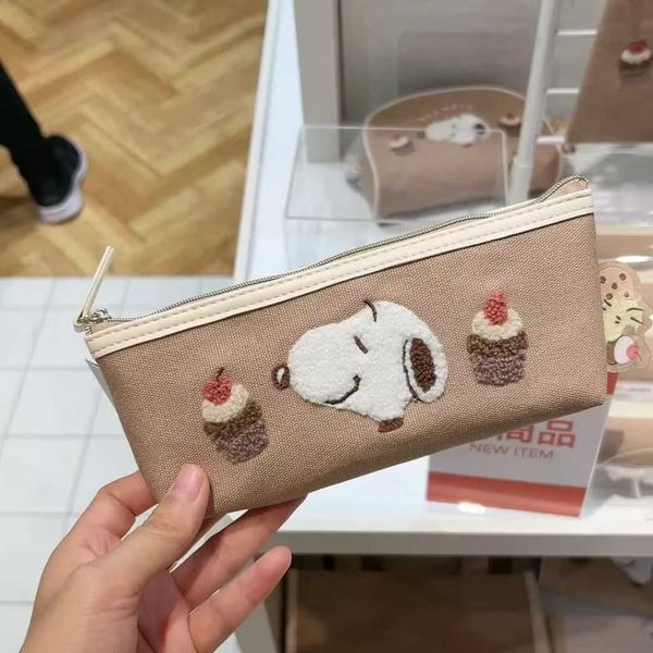 Snoopy 史努比 刺繡化妝包 卡通紙巾包 收納袋 文具筆袋 帆布手提包 多功能｜嗨寶好選物