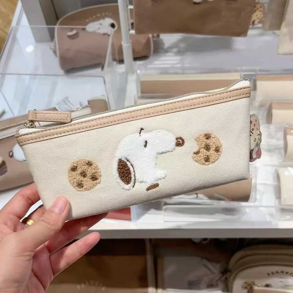 Snoopy 史努比 刺繡化妝包 卡通紙巾包 收納袋 文具筆袋 帆布手提包 多功能｜嗨寶好選物