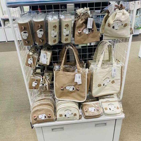 Snoopy 史努比 刺繡化妝包 卡通紙巾包 收納袋 文具筆袋 帆布手提包 多功能｜嗨寶好選物