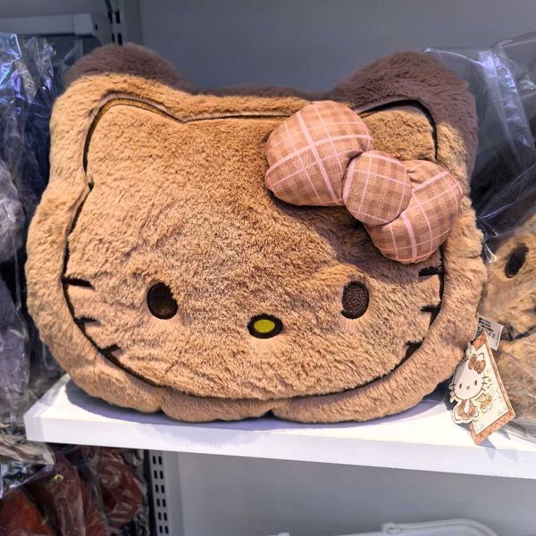 三麗鷗 Hello Kitty 復古格紋 系列｜MINISO｜毛絨 抱枕 可愛 收藏 居家 送女生 生日禮物｜嗨寶好選物