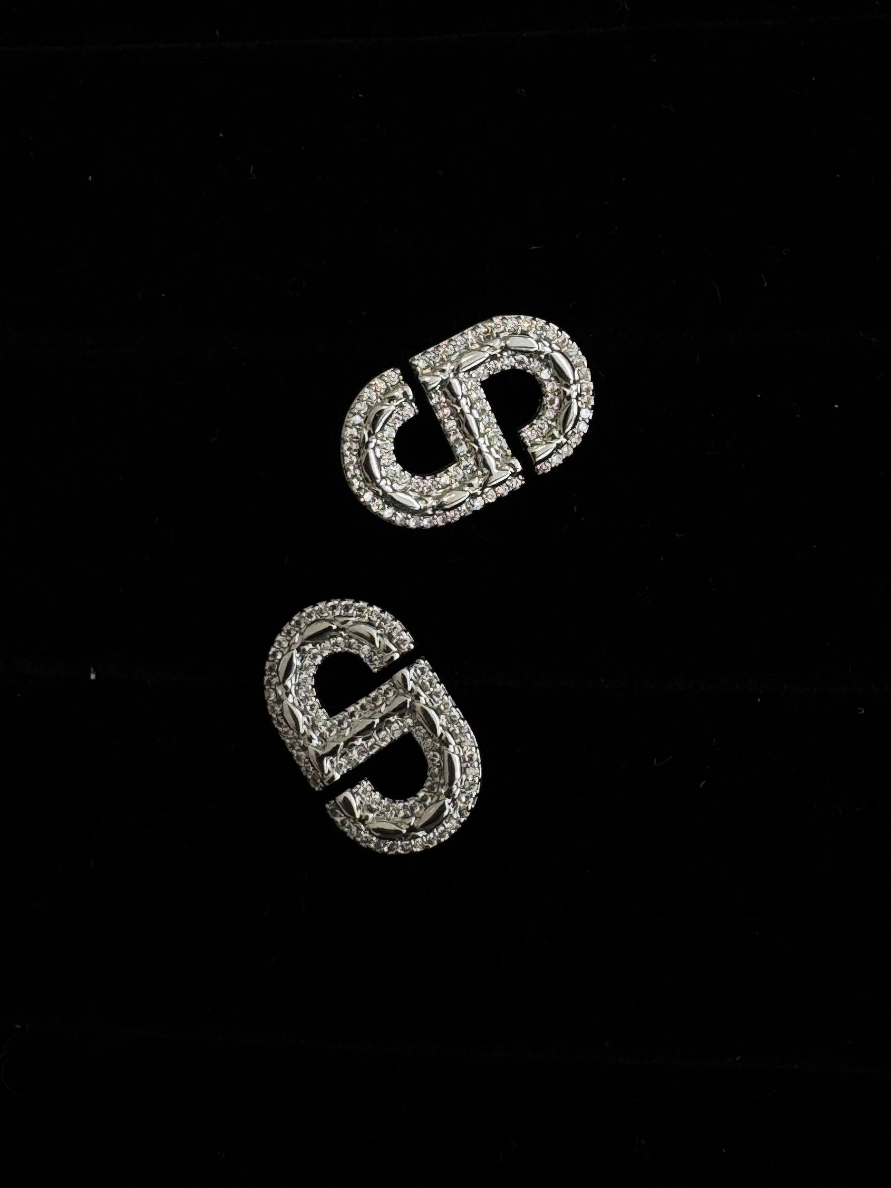 6176804008861831456