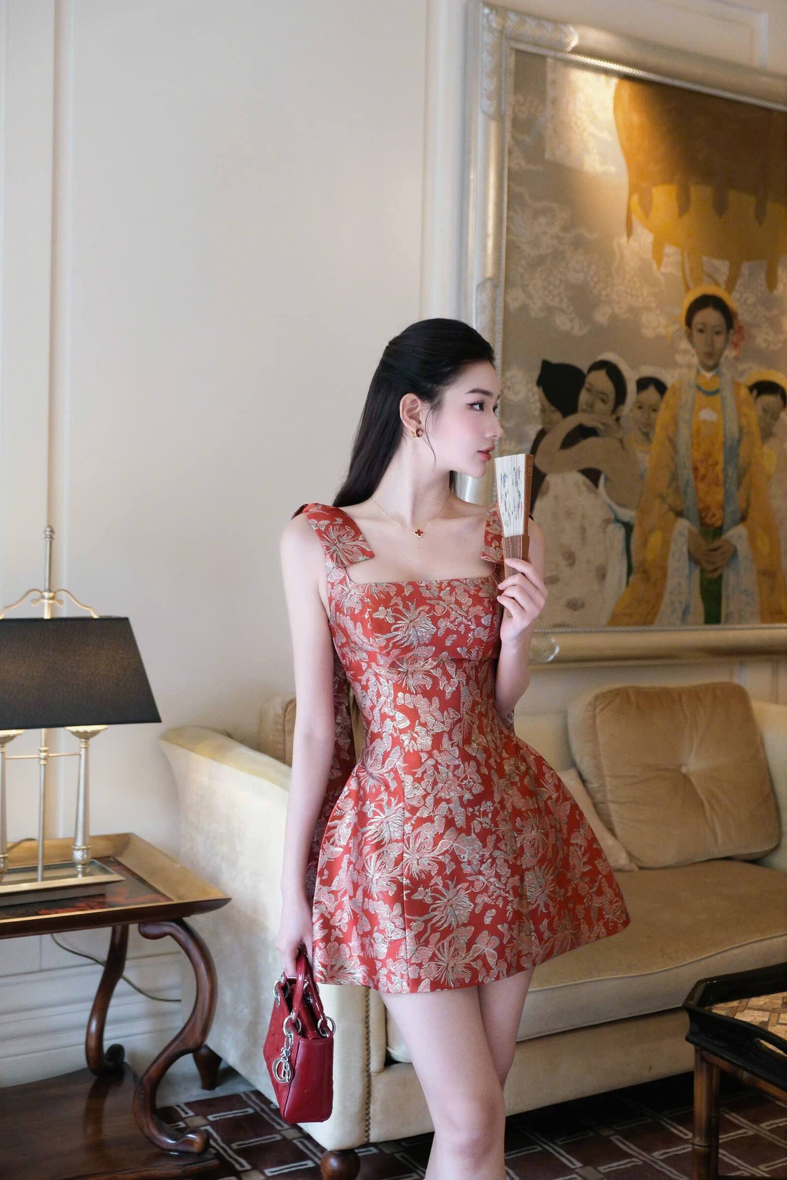 photo_6079912329802878096_w