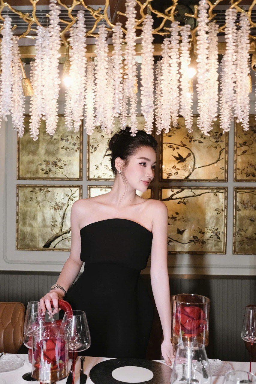 photo_6114121473728822992_y