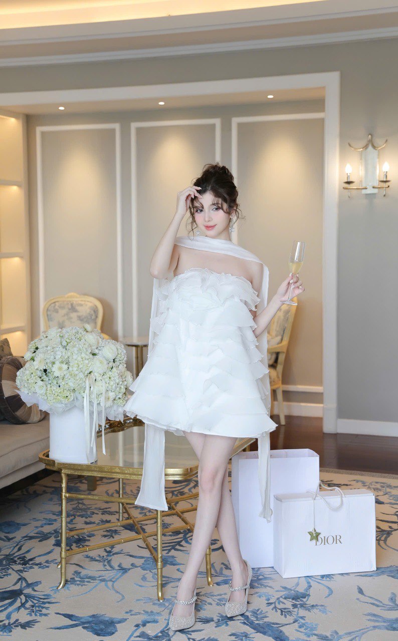 photo_6061904425280193977_y