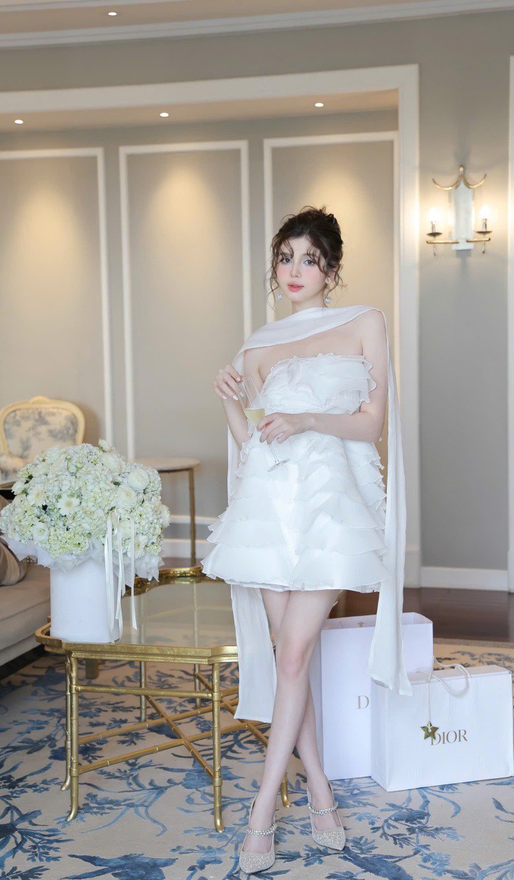 photo_6061904425280193973_y