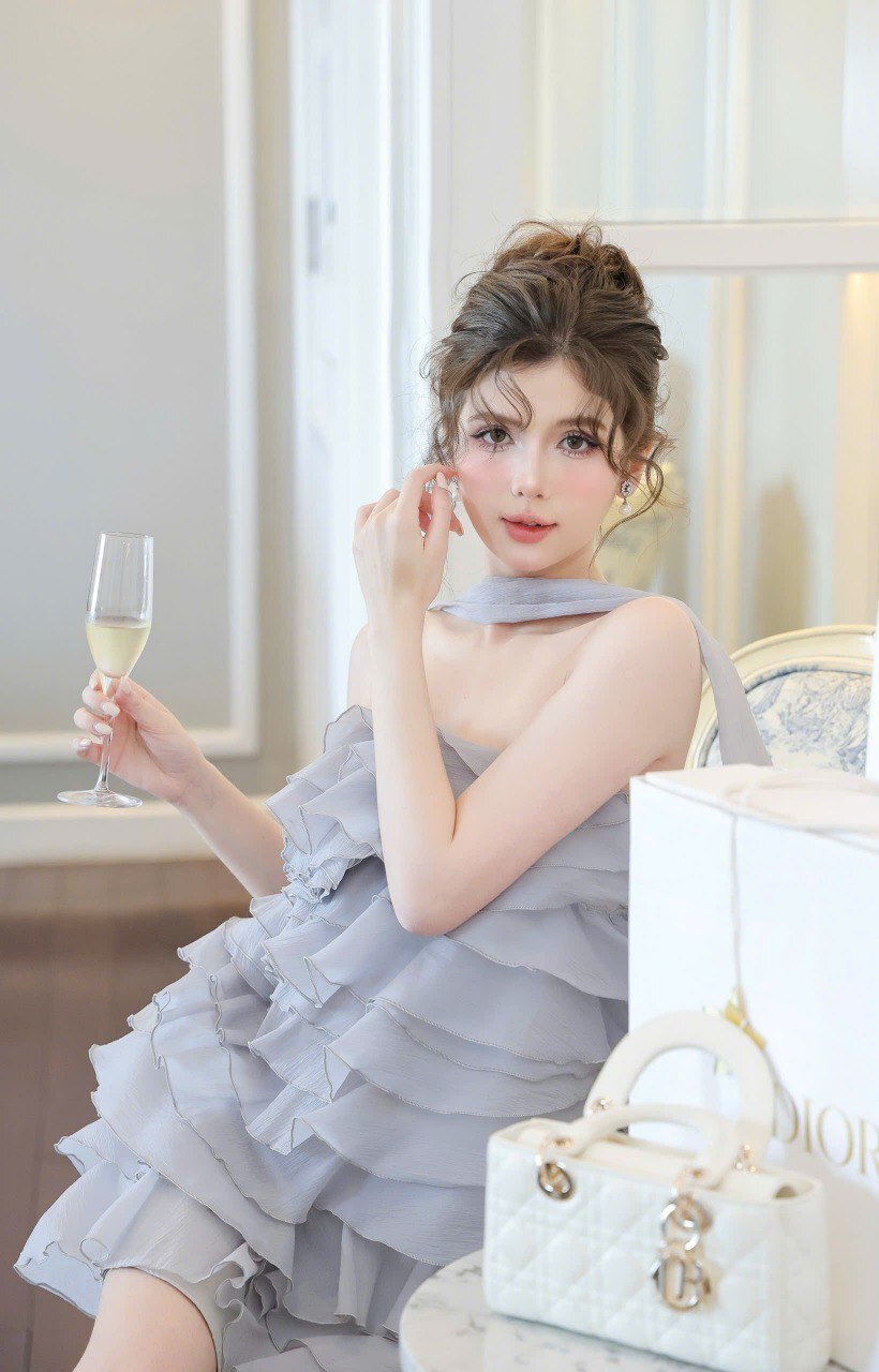 photo_6057517202086676478_y