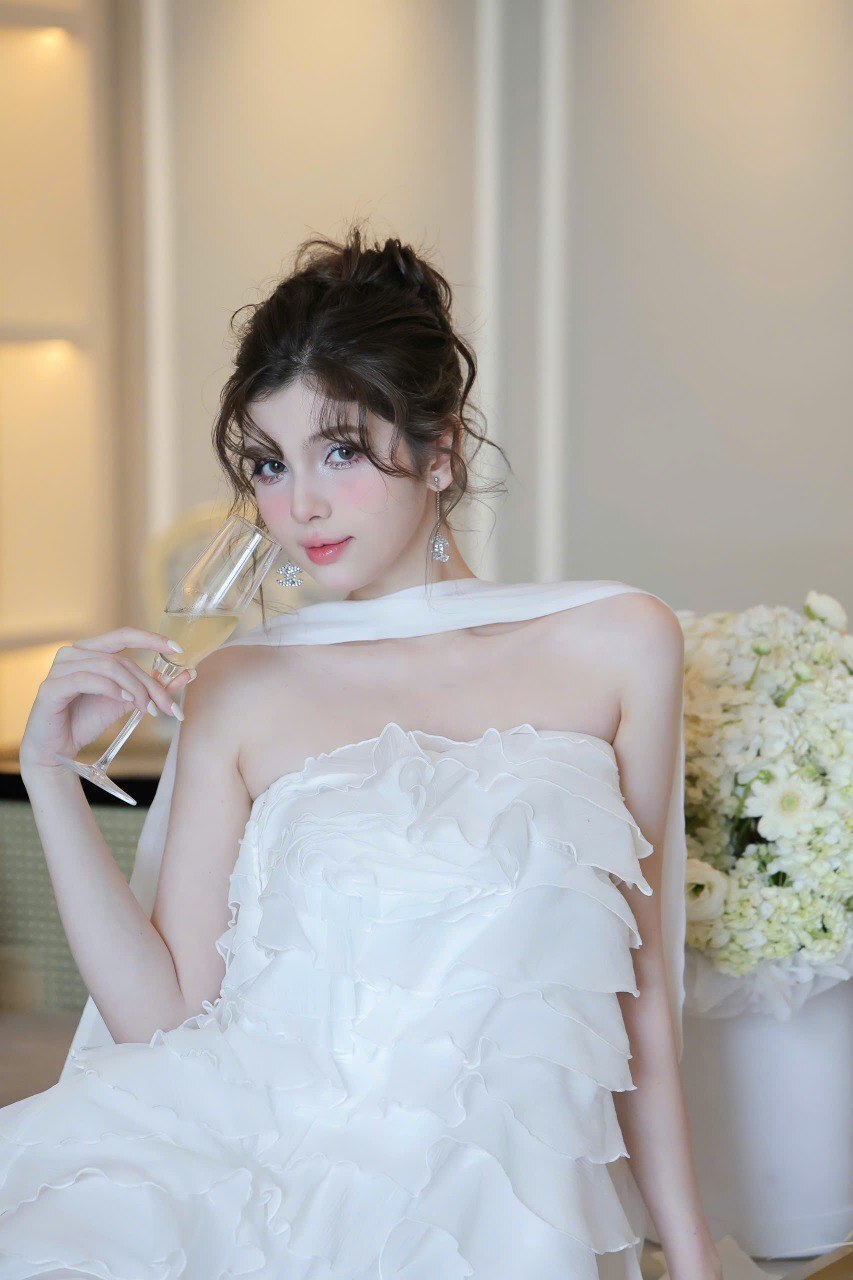 photo_6061904425280193974_y