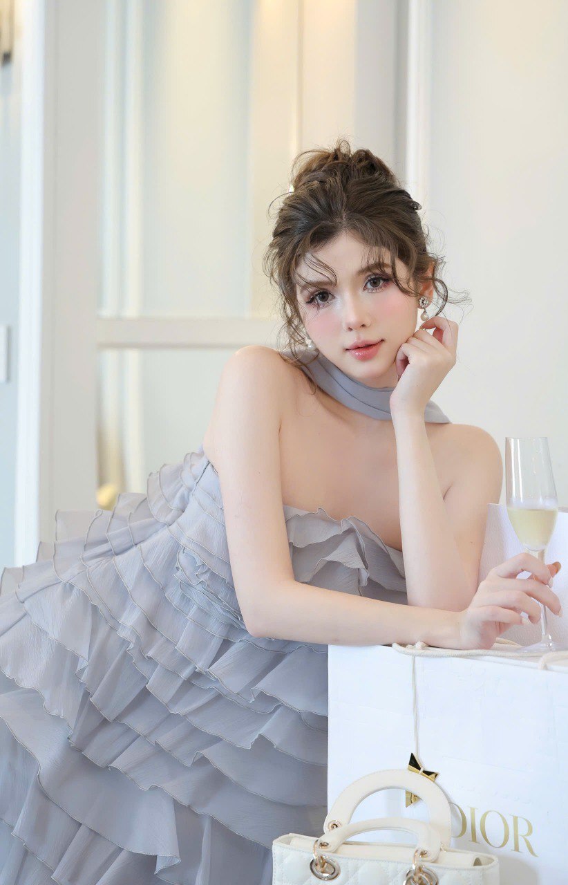 photo_6057517202086676473_y