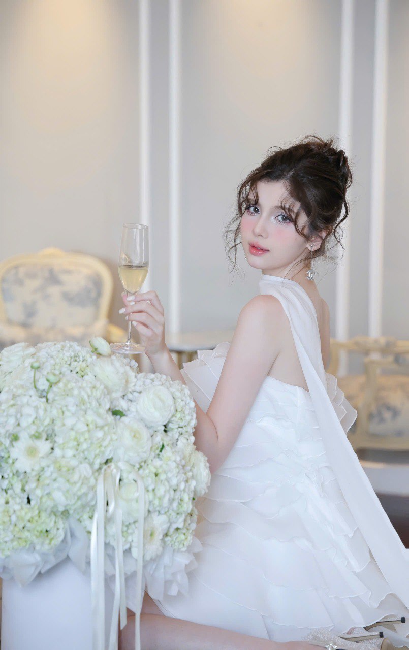 photo_6061904425280193976_y