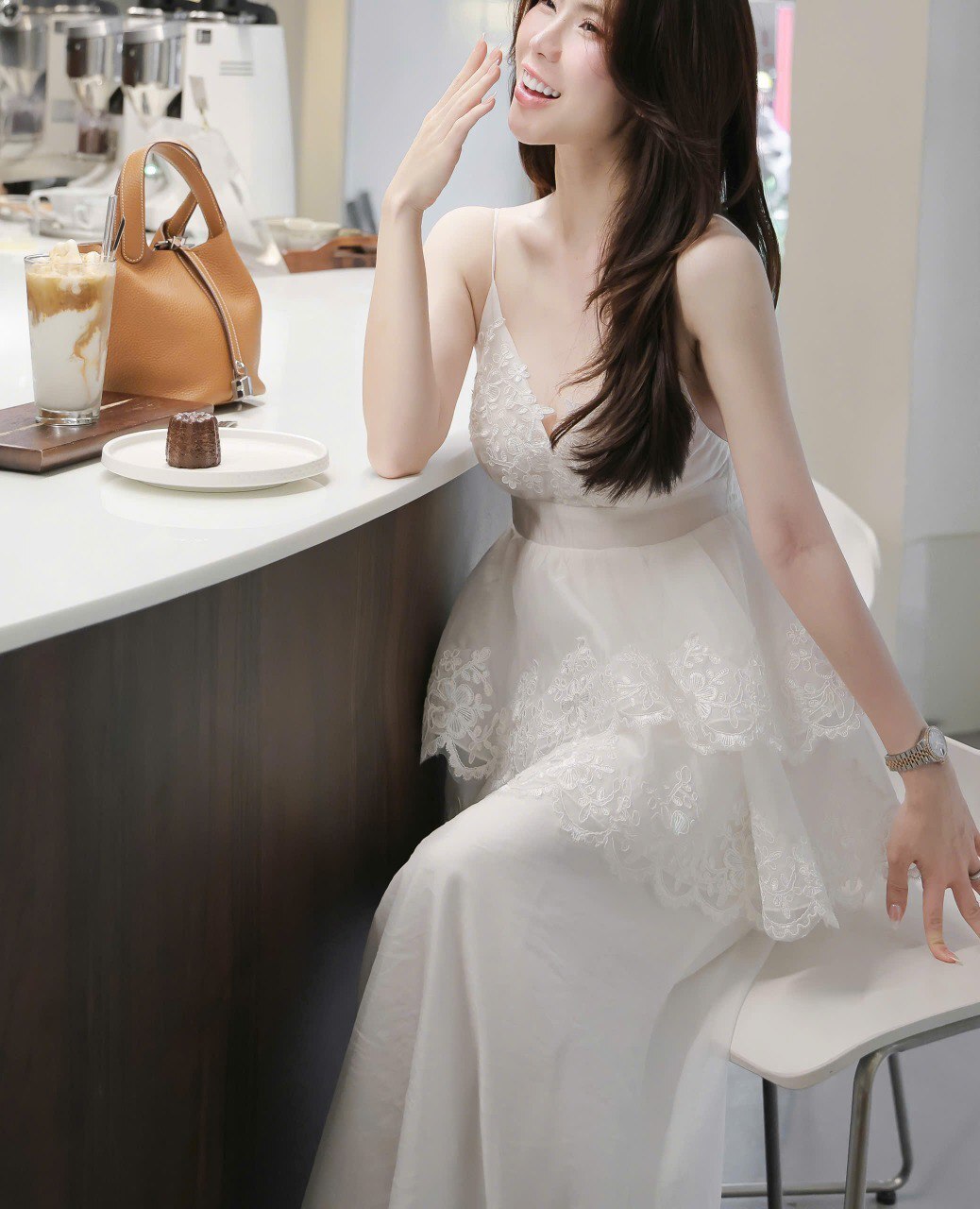 photo_6316799511548251580_y