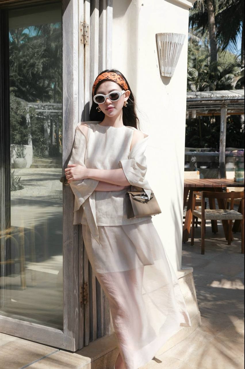 photo_6105142196056475708_y