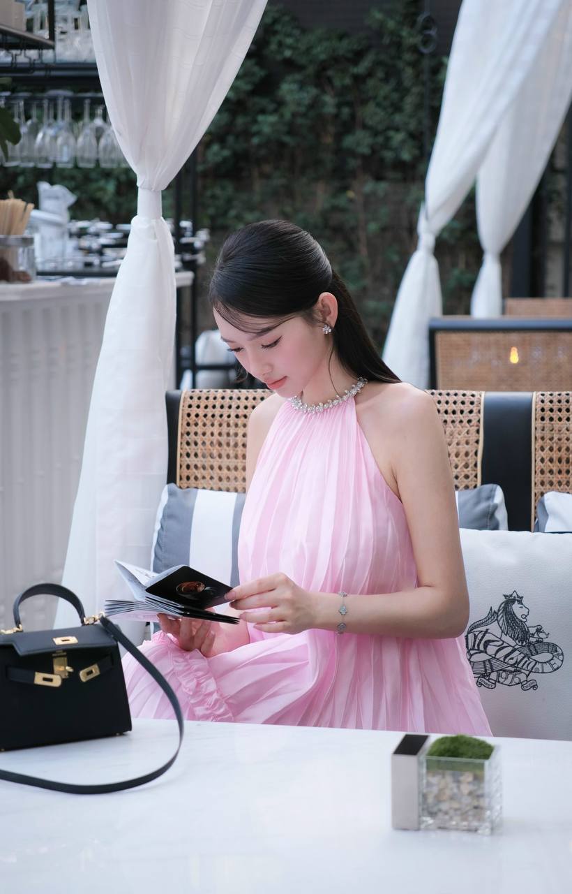 photo_6165505655008070942_y