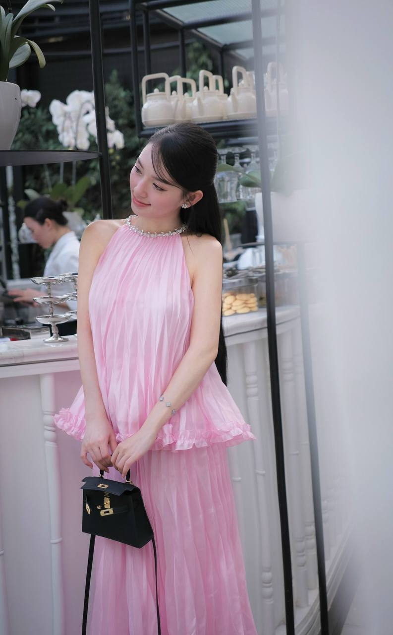 photo_6165505655008070941_y