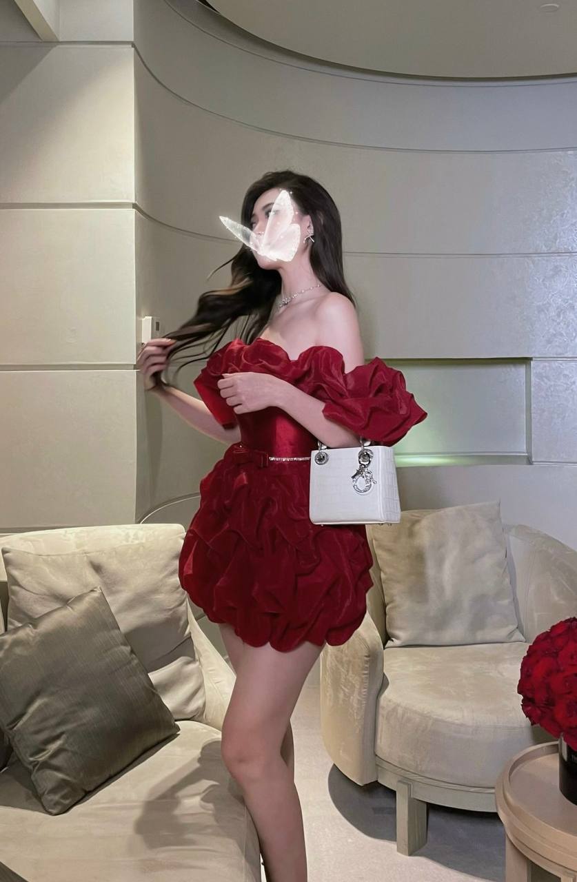 photo_6165505655008070894_y