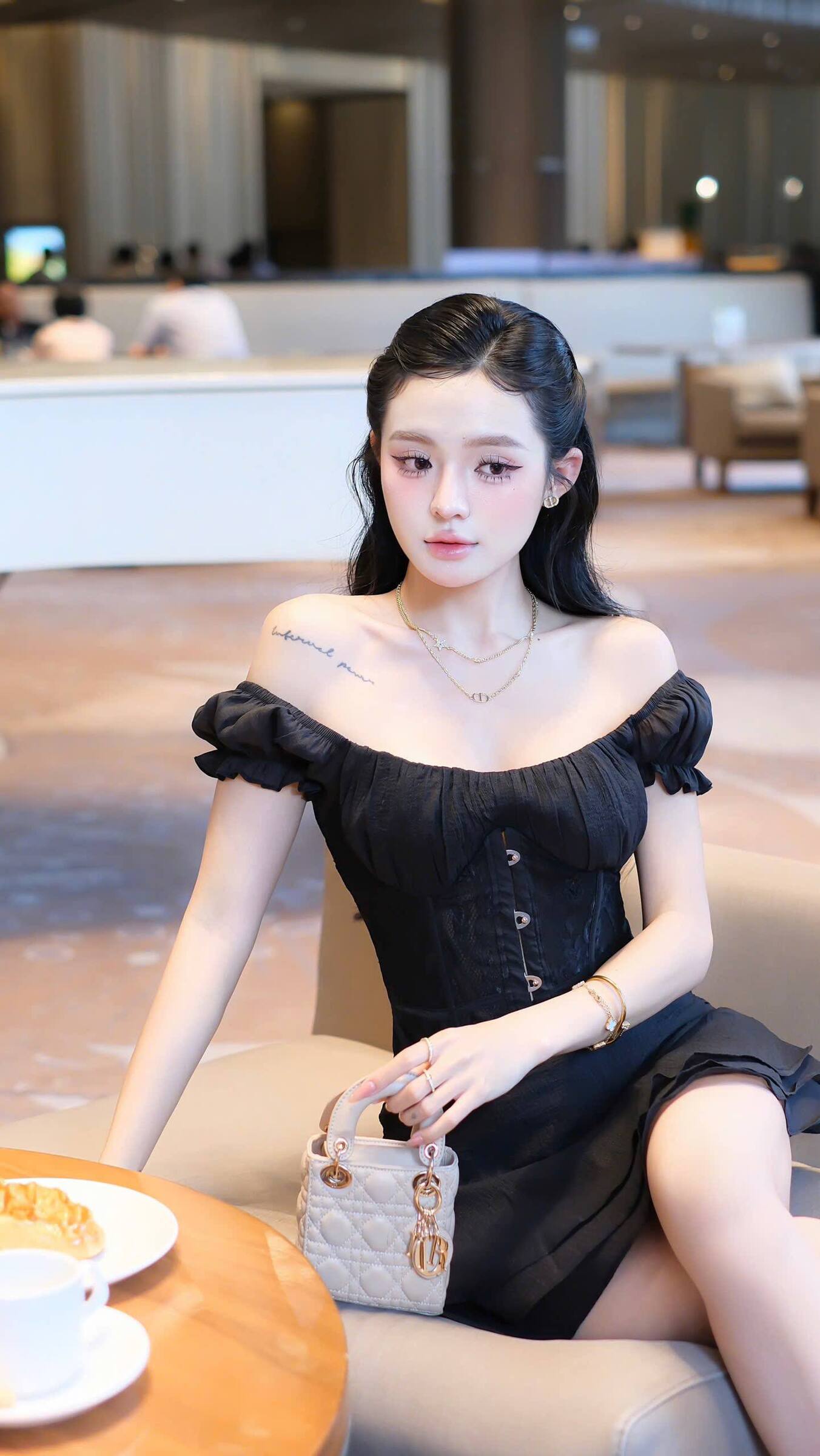 photo_6206295036727593799_w