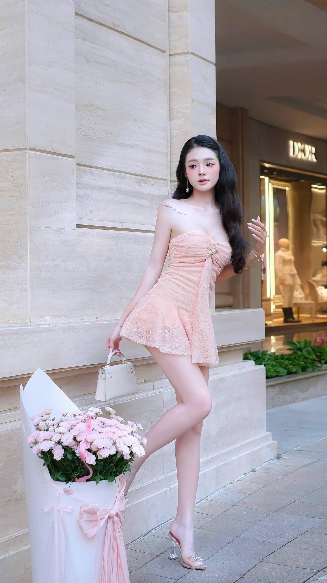 photo_6239909447945882992_w