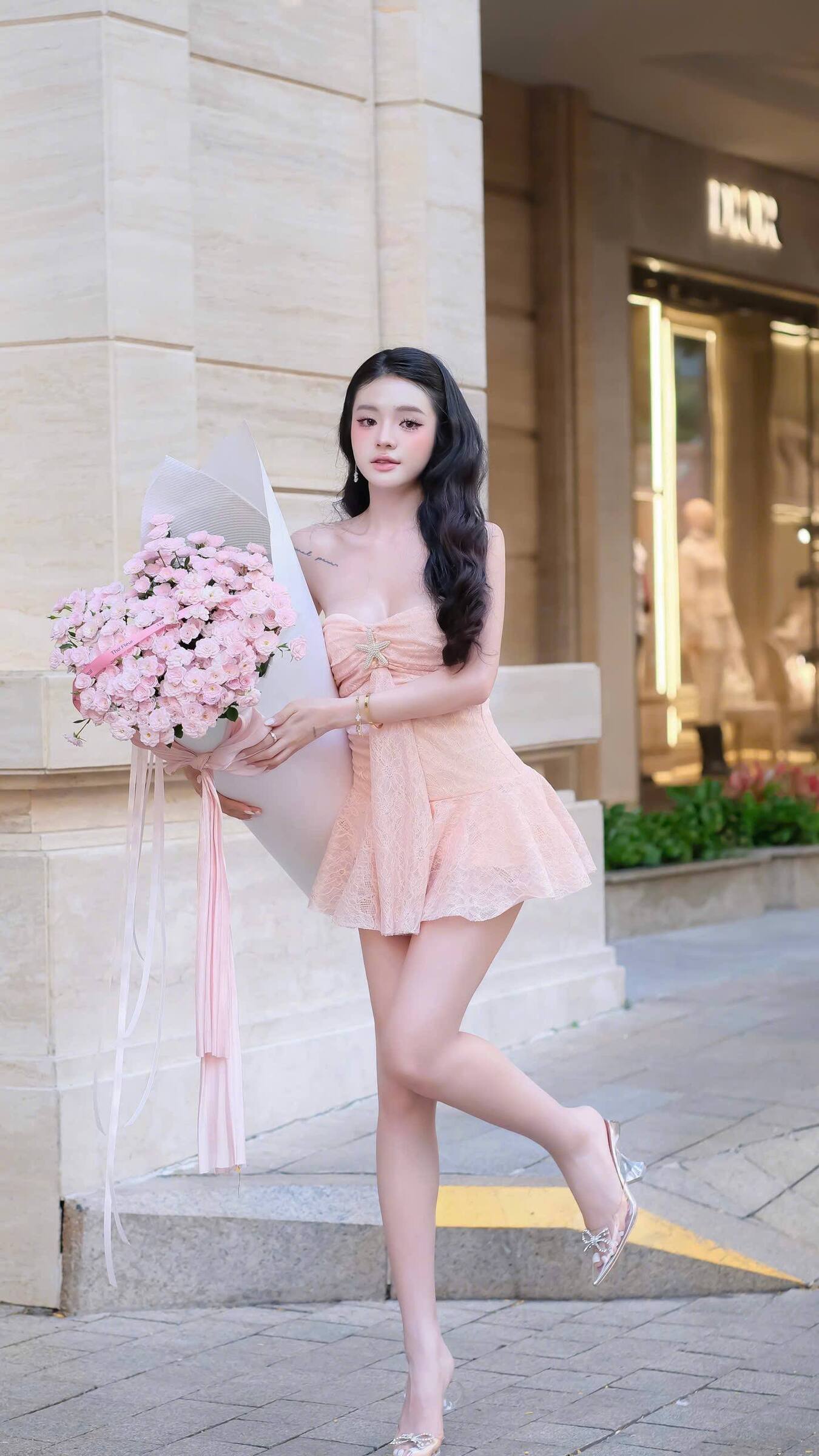 photo_6239909447945882991_w