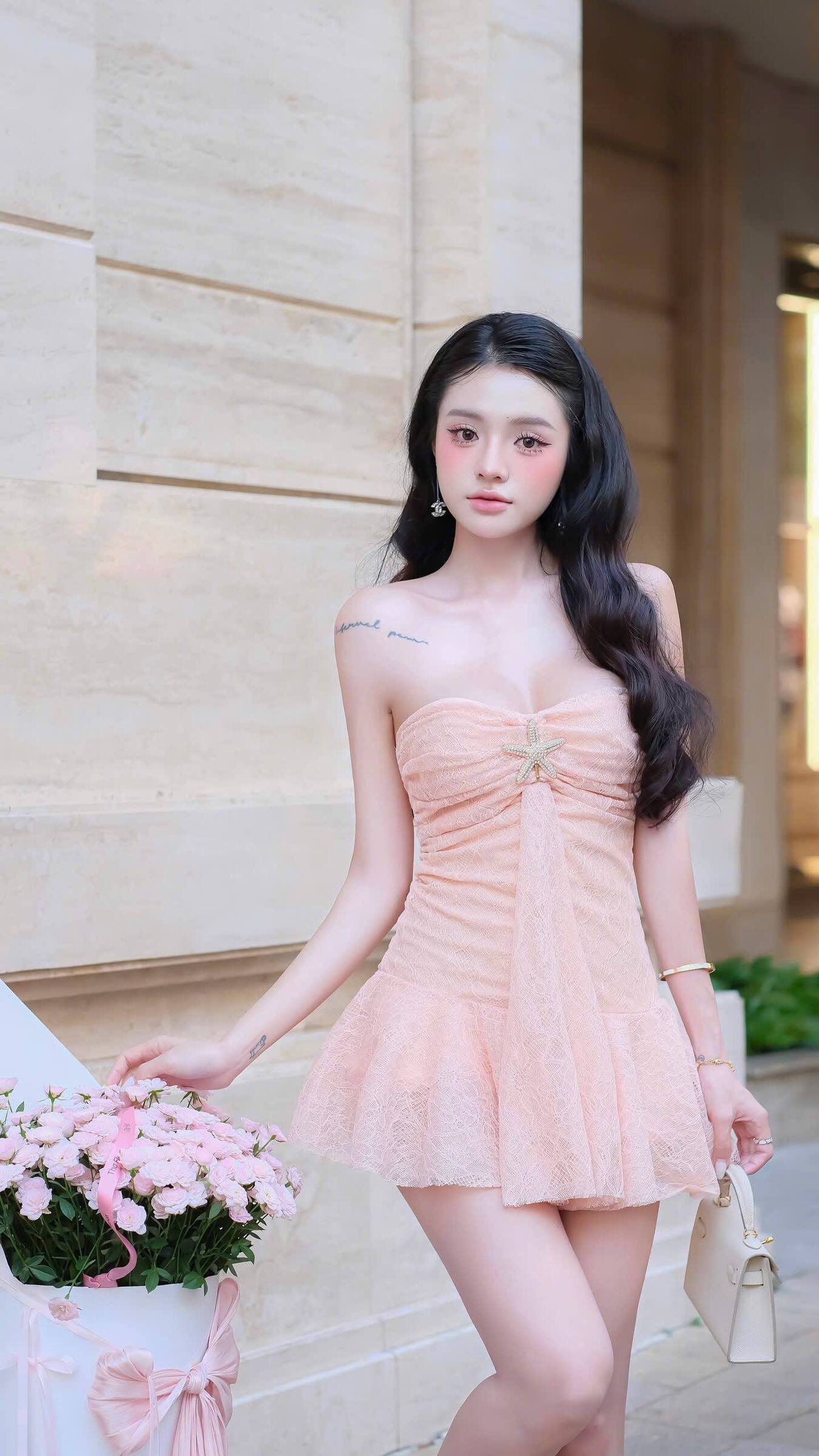 photo_6239909447945882993_w