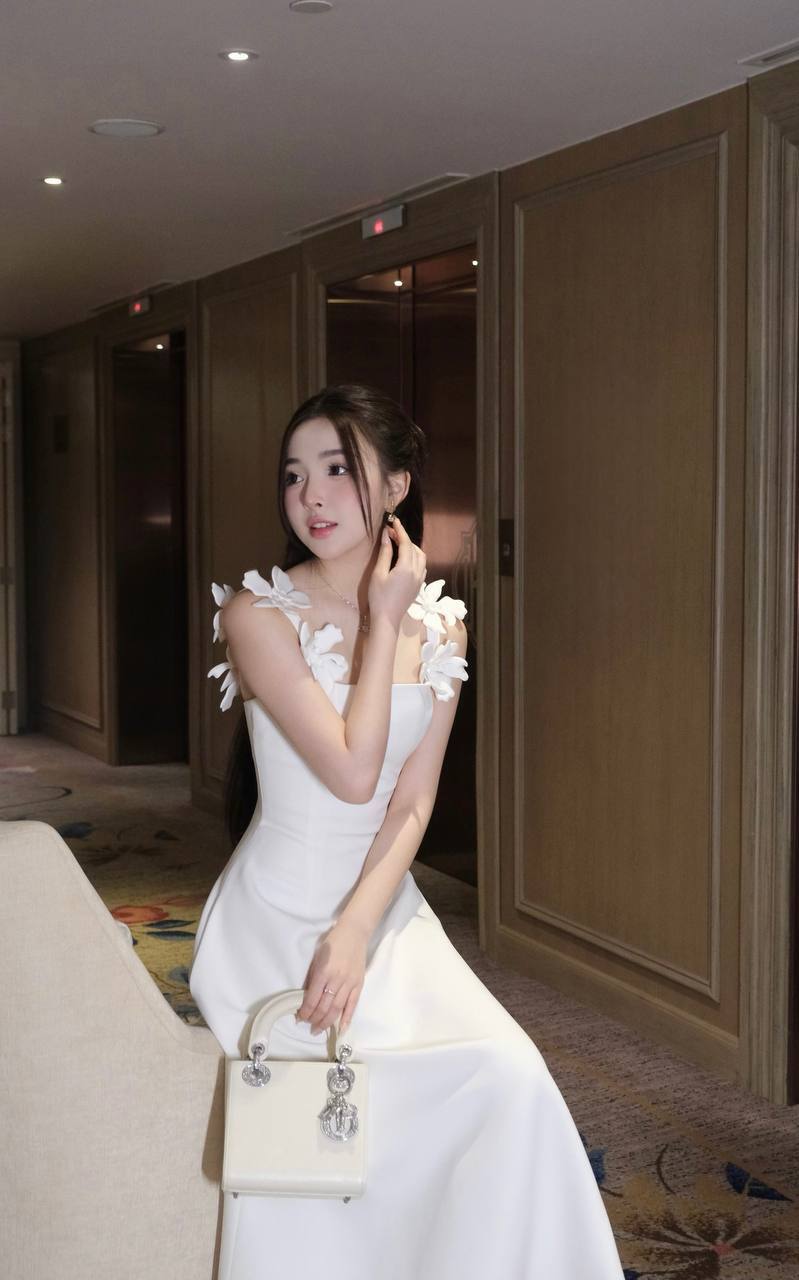 photo_6077969698911273192_y